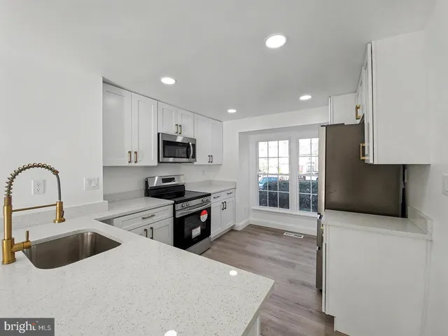 $2,900 | 8500 Hawk Run Terrace, Montgomery Village, MD 20886