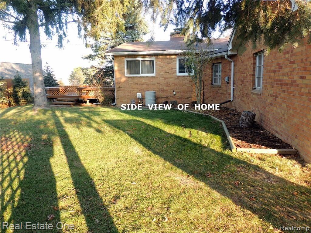 1100 North Livernois Road Rochester, MI 48306 - Photo 21 of 23 DSCN4899.JPG--SIDE VIEW OF HOME