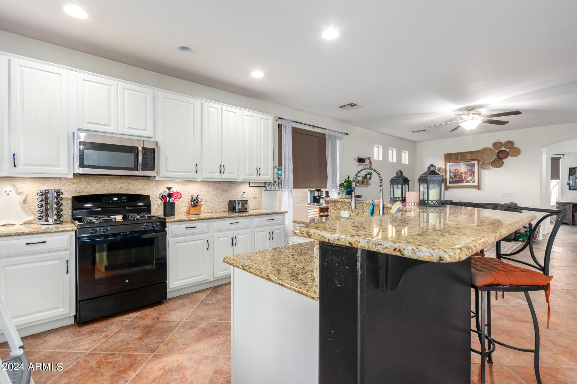2529 West Florentine Road Phoenix, AZ 85086 - Photo 12 of 69 0011-11 - Florentine