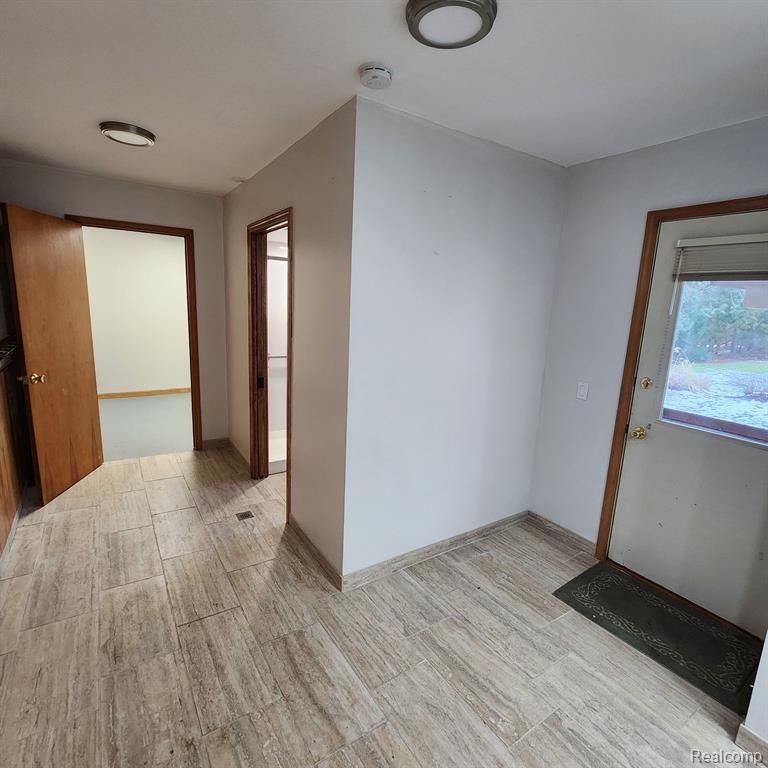 28705 Inkster Road Farmington Hills, MI 48334 - Photo 18 of 24