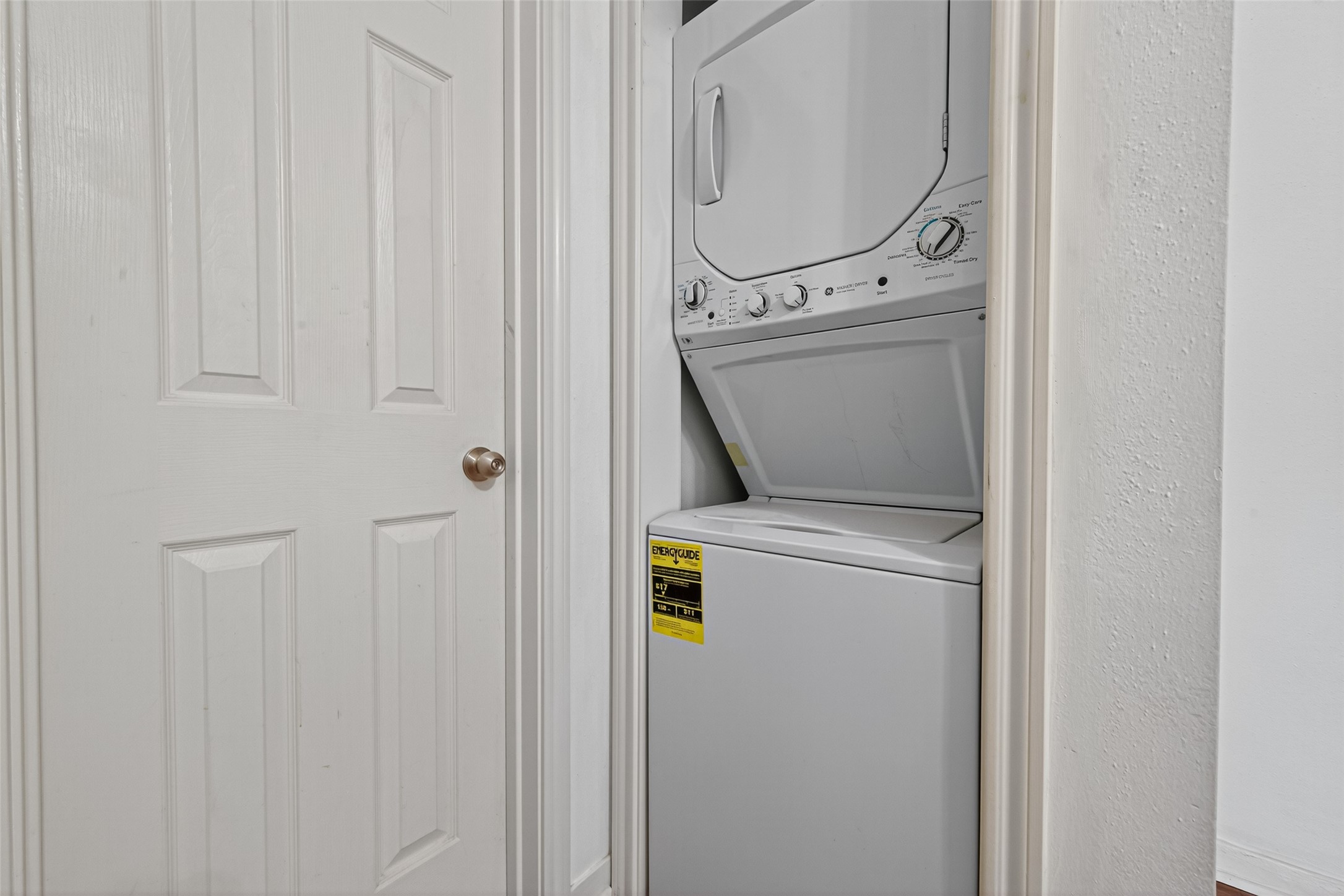 4041 Drake Street, Unit 203 Houston, TX 77005 - Photo 18 of 26 a utility room with dryer and washer