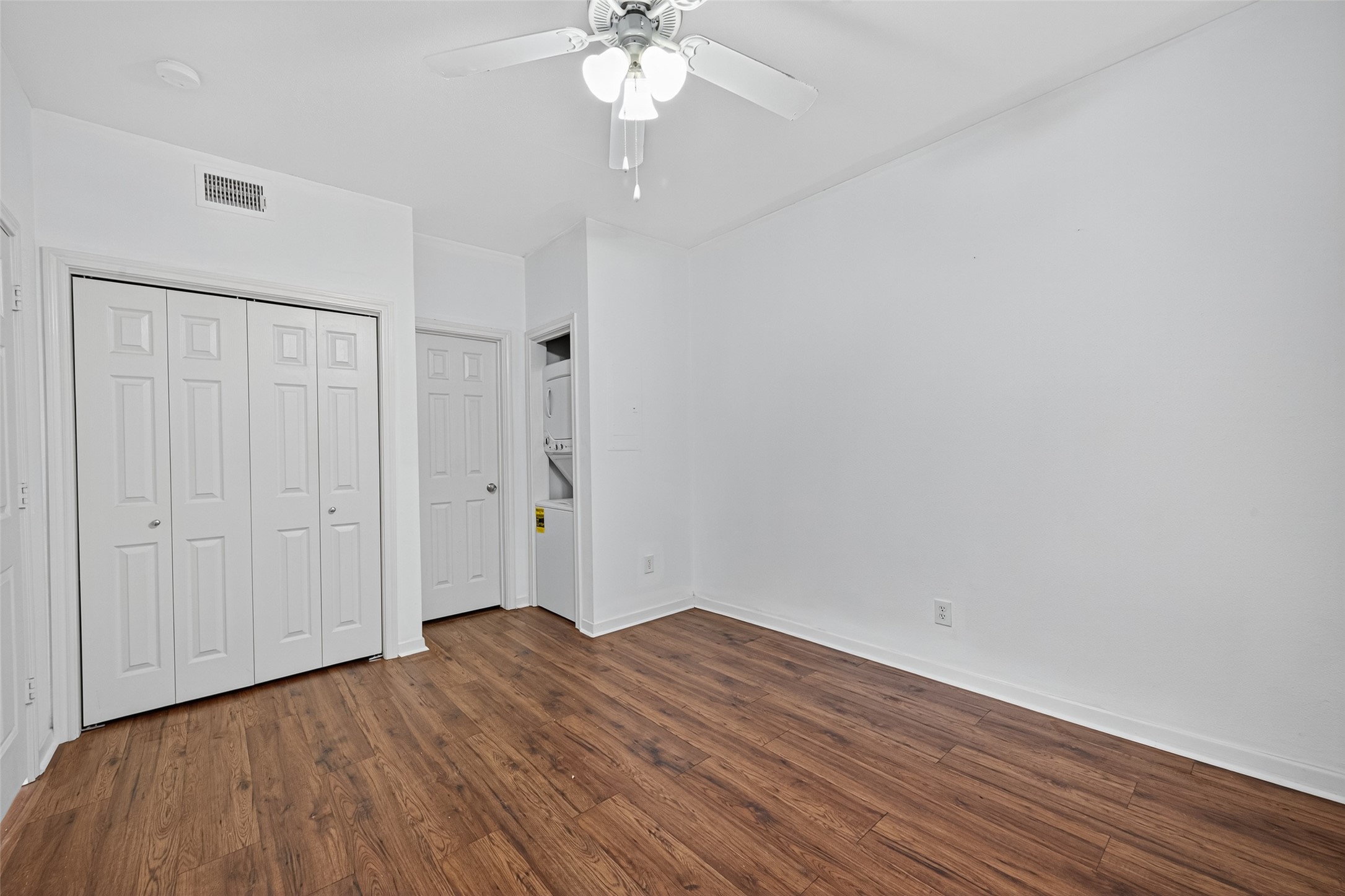 4041 Drake Street, Unit 203 Houston, TX 77005 - Photo 19 of 26 a view of a room with wooden floor and ceiling fan
