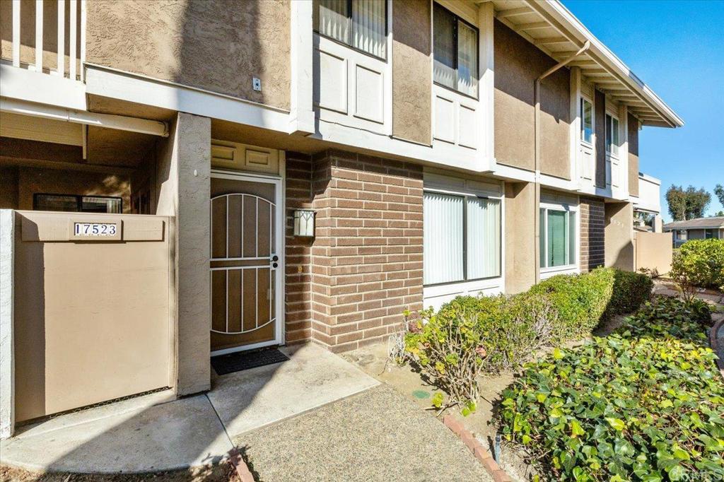 a view of a house with a street view