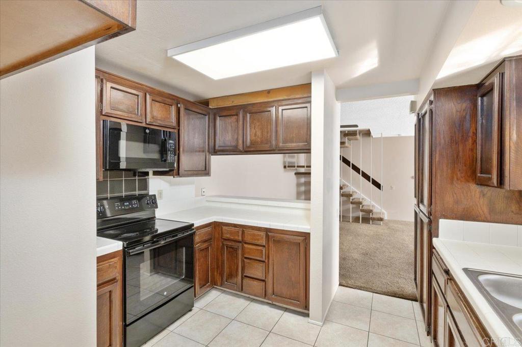 17523 Fairlie Road San Diego, CA 92128 - Photo 15 of 33 a kitchen with a refrigerator stove and sink