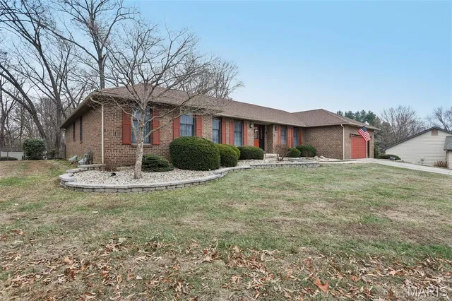 $449,900 | 4 Cedar Point, Collinsville, IL 62234