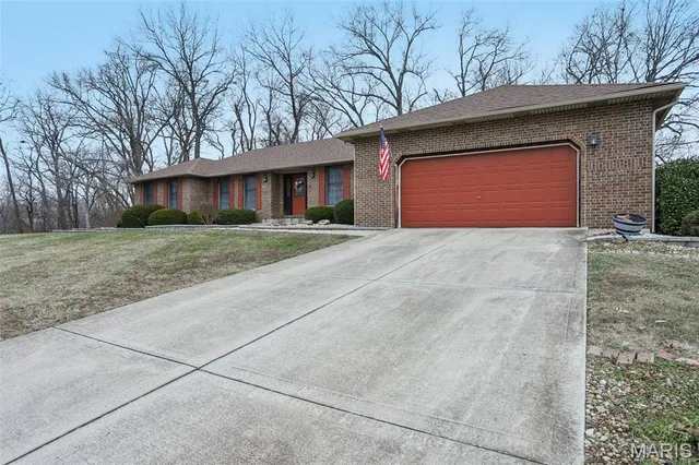 $449,900 | 4 Cedar Point, Collinsville, IL 62234