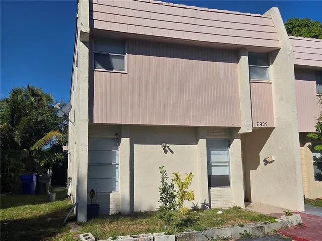 $395,000 | 7925 Southwest 9th Street, Unit 7925, North Lauderdale, FL 33068