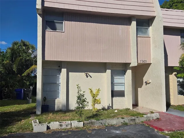 $395,000 | 7925 Southwest 9th Street, Unit 7925, North Lauderdale, FL 33068