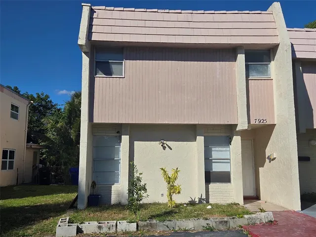 $395,000 | 7925 Southwest 9th Street, Unit 7925, North Lauderdale, FL 33068