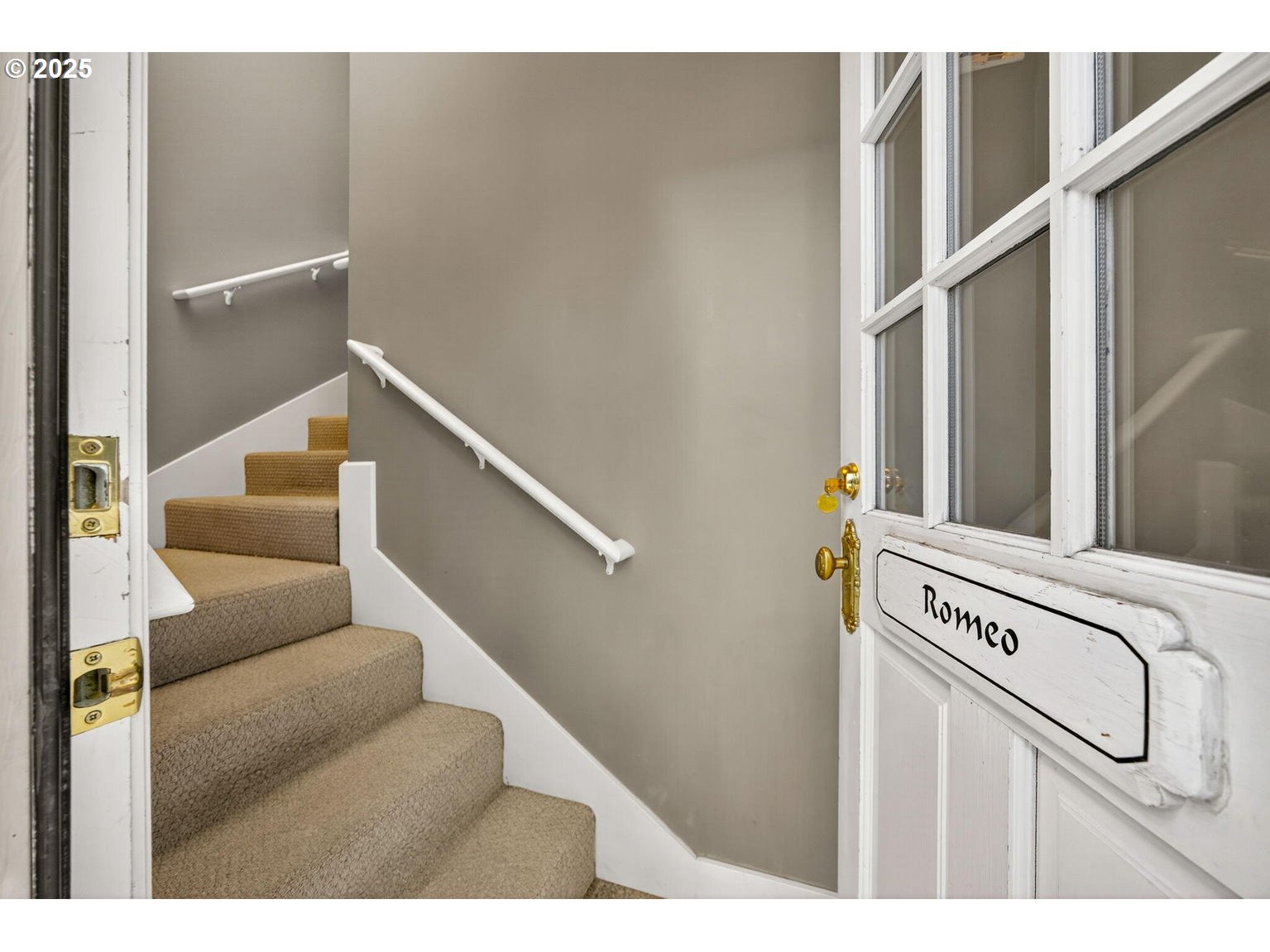 496 Beach Street Ashland, OR 97520 - Photo 31 of 45 a view of entryway