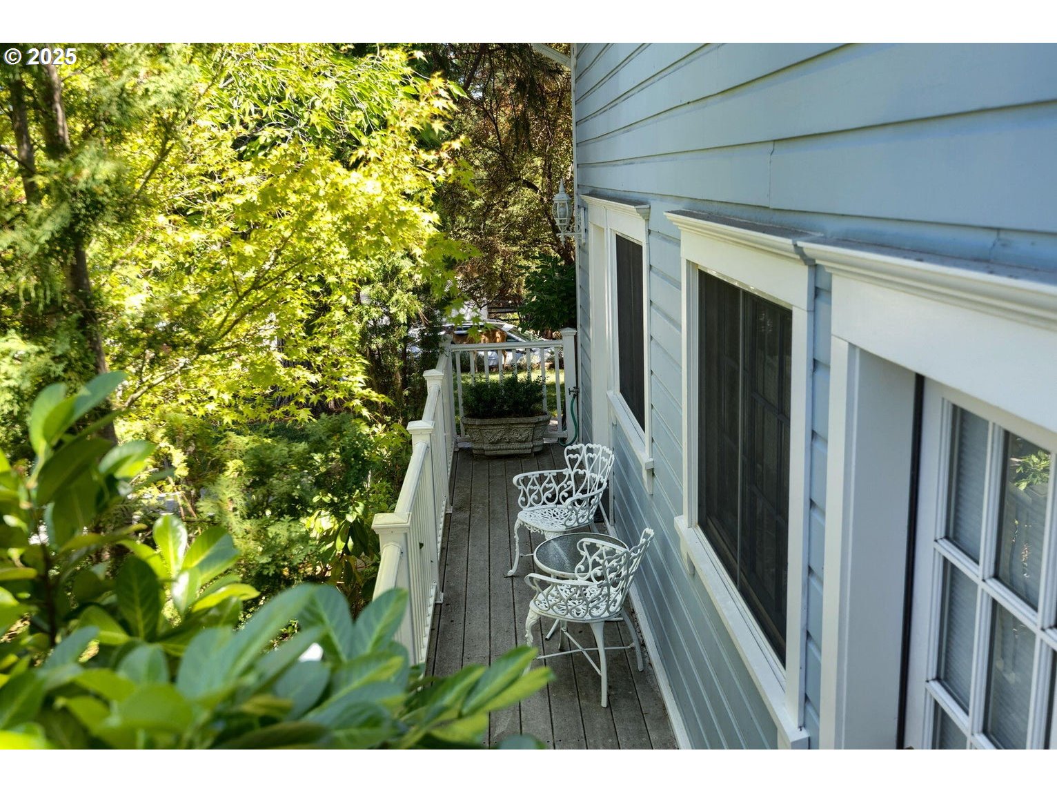 496 Beach Street Ashland, OR 97520 - Photo 33 of 45 a view of entryway with wooden floor