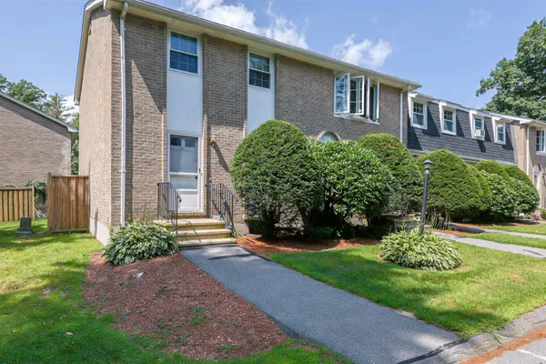$375,000 | 41 Fieldstone Drive, Londonderry, NH 03053