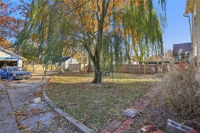 $250,000 | 933 South Main Street, Ottawa, KS 66067