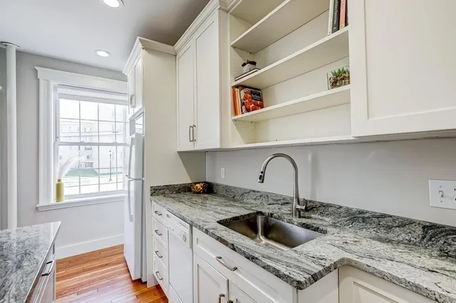 $2,200 | 230 Massachusetts Avenue, Unit 2, Arlington, MA 02474