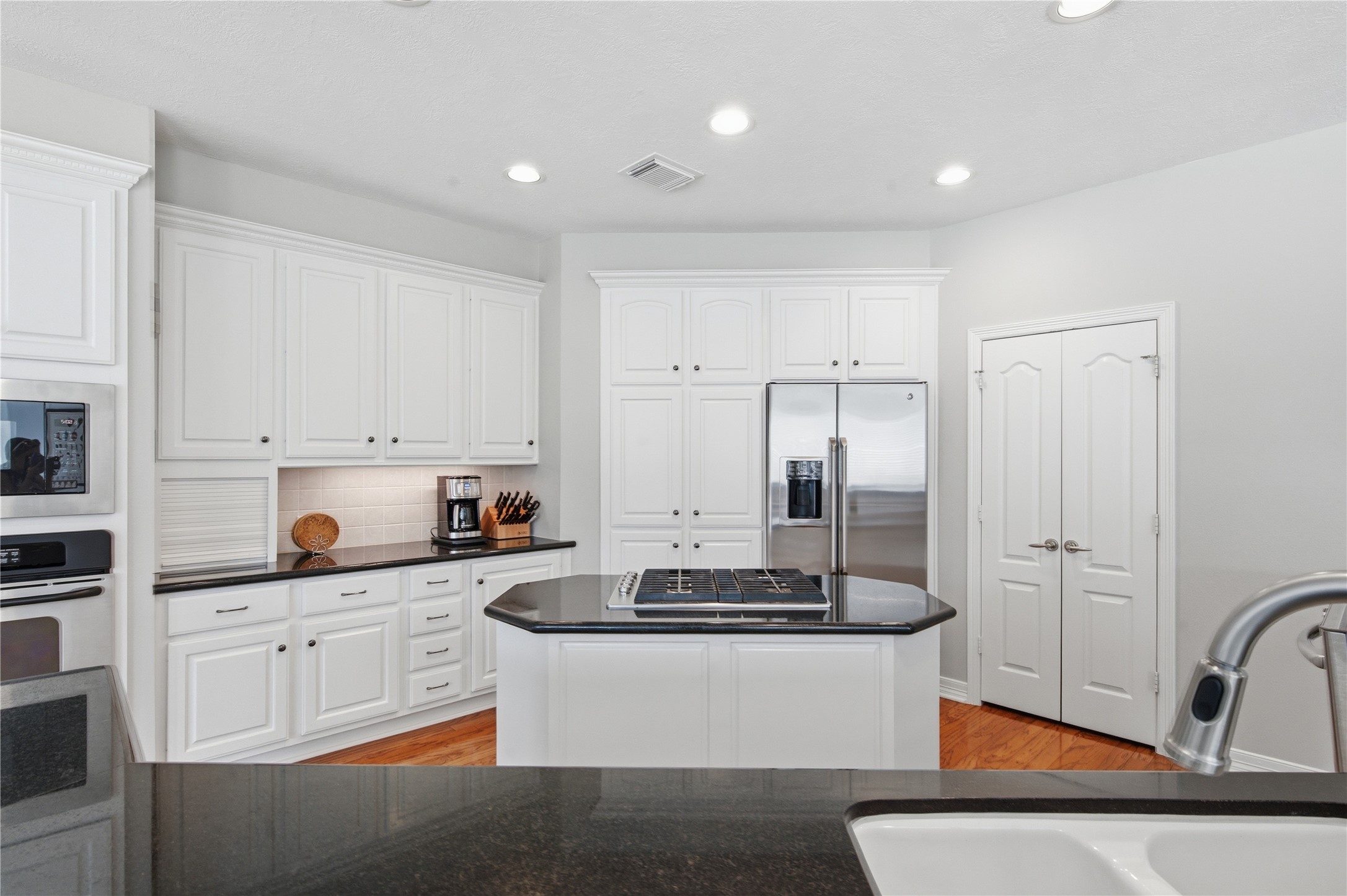 10203 Noble Pointe Court Spring, TX 77379 - Photo 12 of 50 Updated kitchen