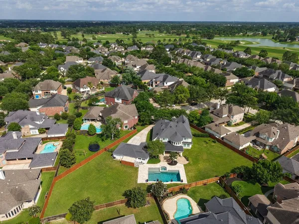 $875,000 | 10203 Noble Pointe Court, Spring, TX 77379