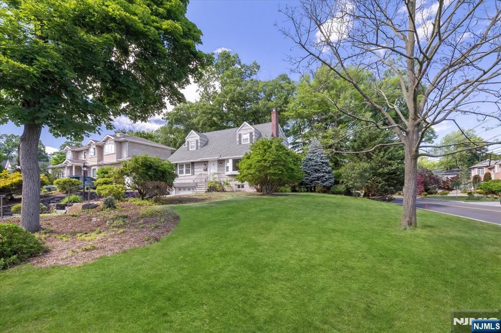 101 Pershing Road Englewood Cliffs, NJ 07632 - Photo 2 of 29