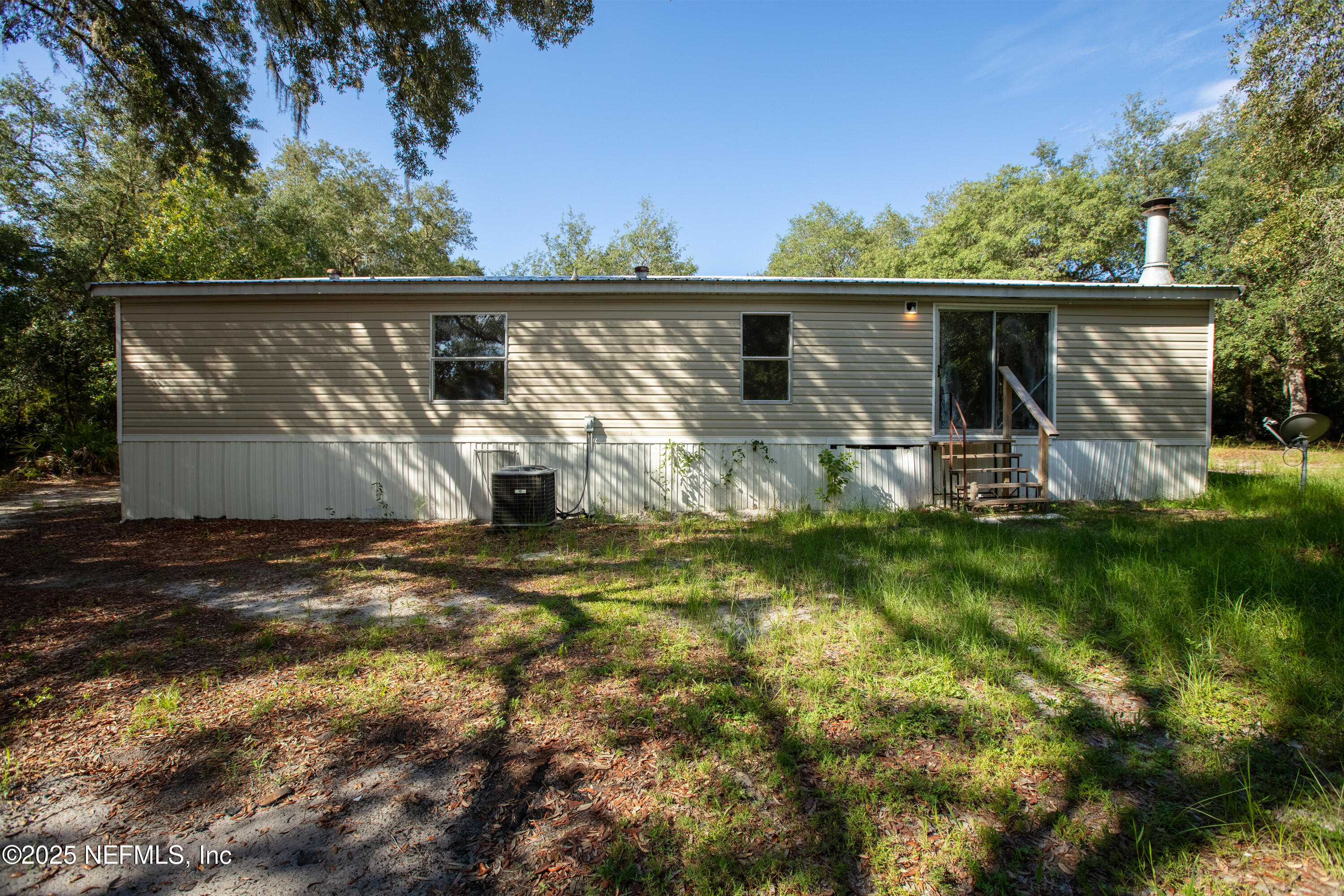 7463 Lilly Court Keystone Heights, FL 32656 - Photo 22 of 24 a view of a back yard of the house