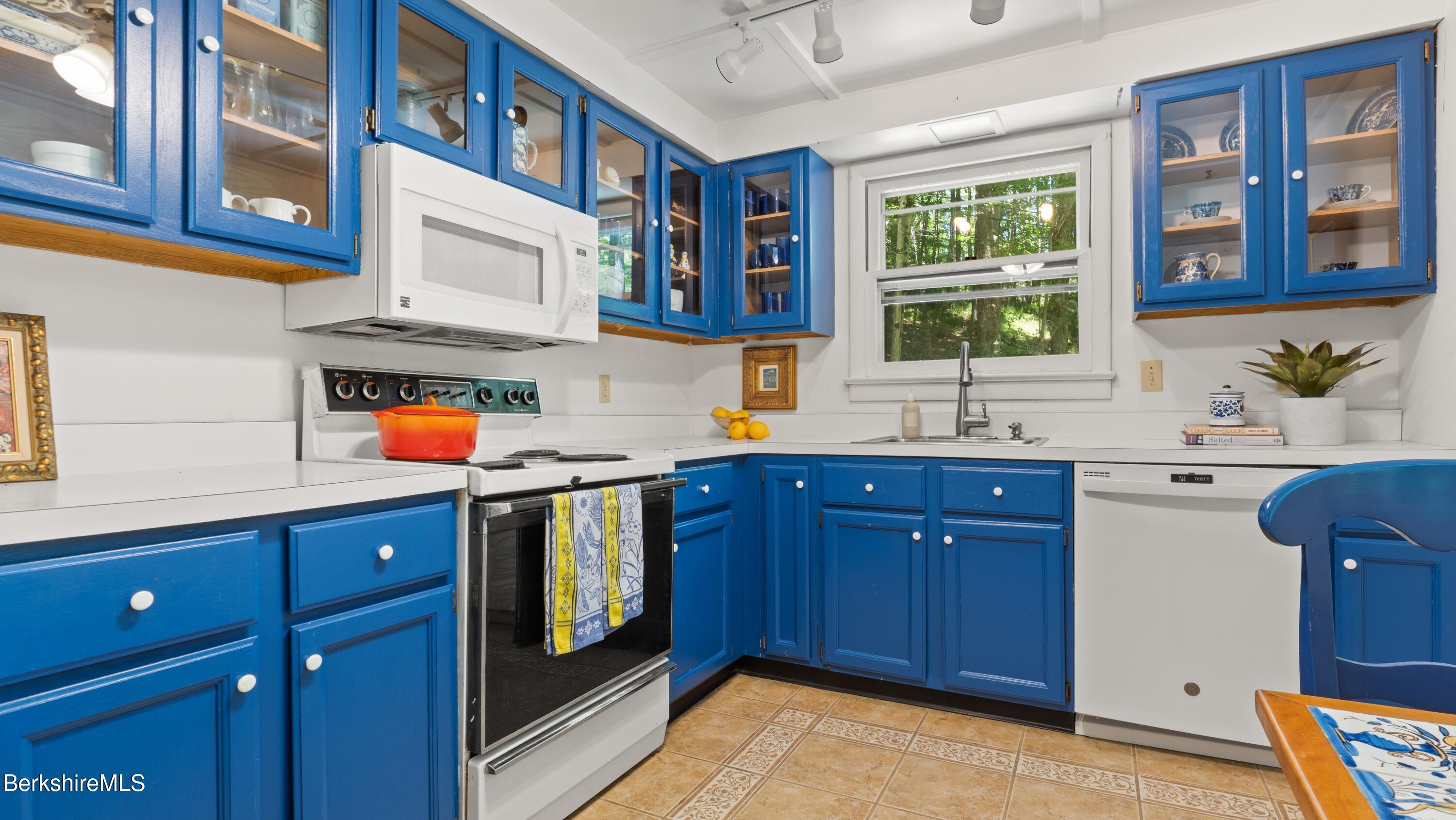 1 Pixley Hill Road Stockbridge, MA 01236 - Photo 15 of 27 Kitchen