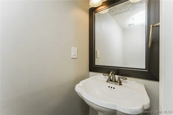 $1,930 | 731 Saratoga Drive, Jeffersonville, IN 47130