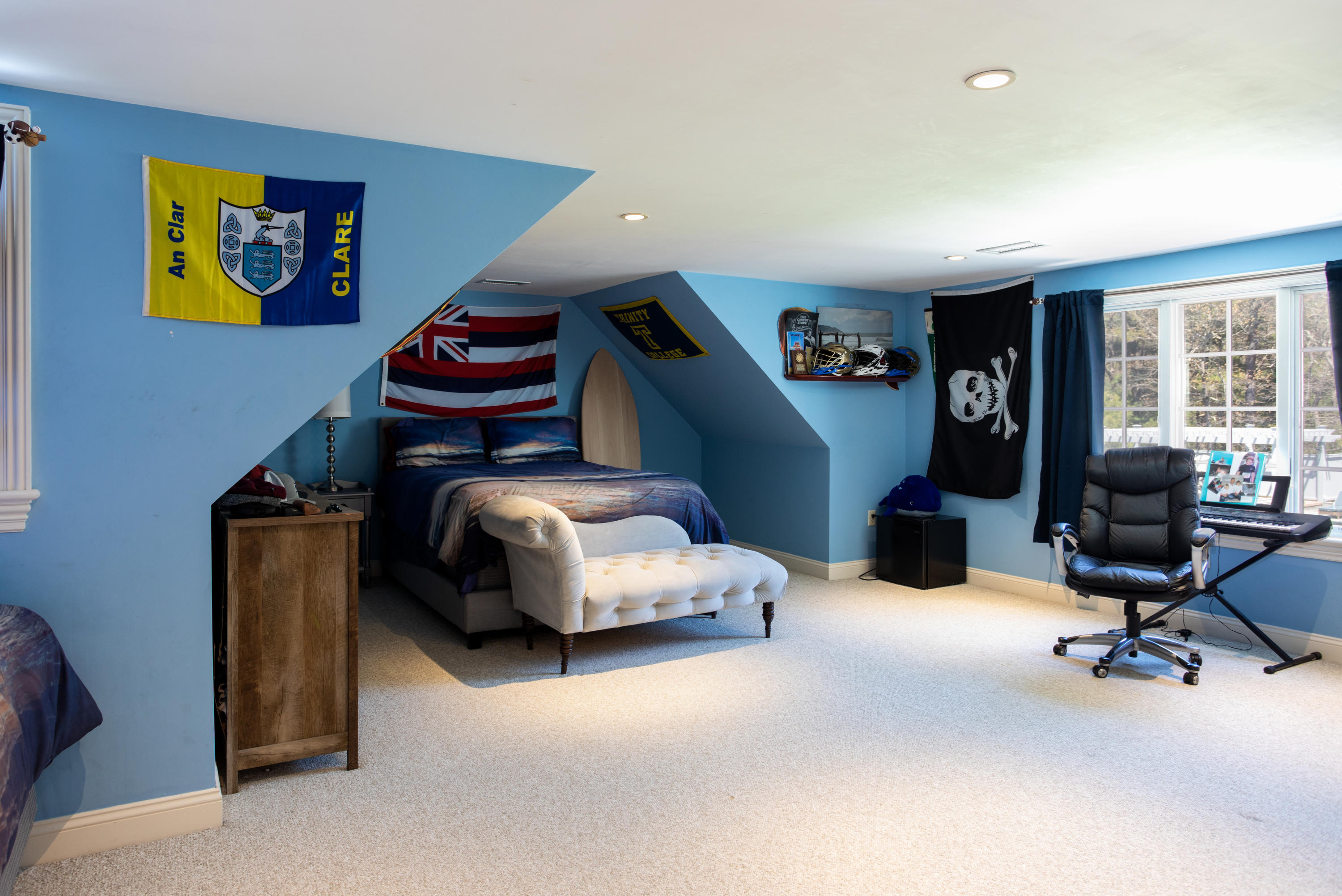 120 Smoke Valley Road Osterville, MA 02655 - Photo 31 of 64 a bedroom with bed and a desk