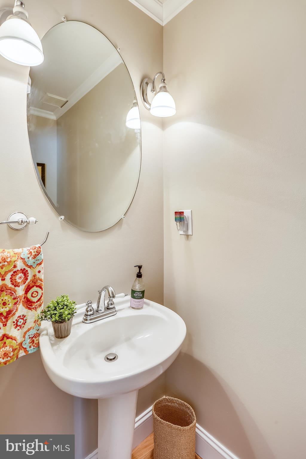 123 Little Quarry Road Gaithersburg, MD 20878 - Photo 18 of 64 Pretty powder room w/pedestal sink