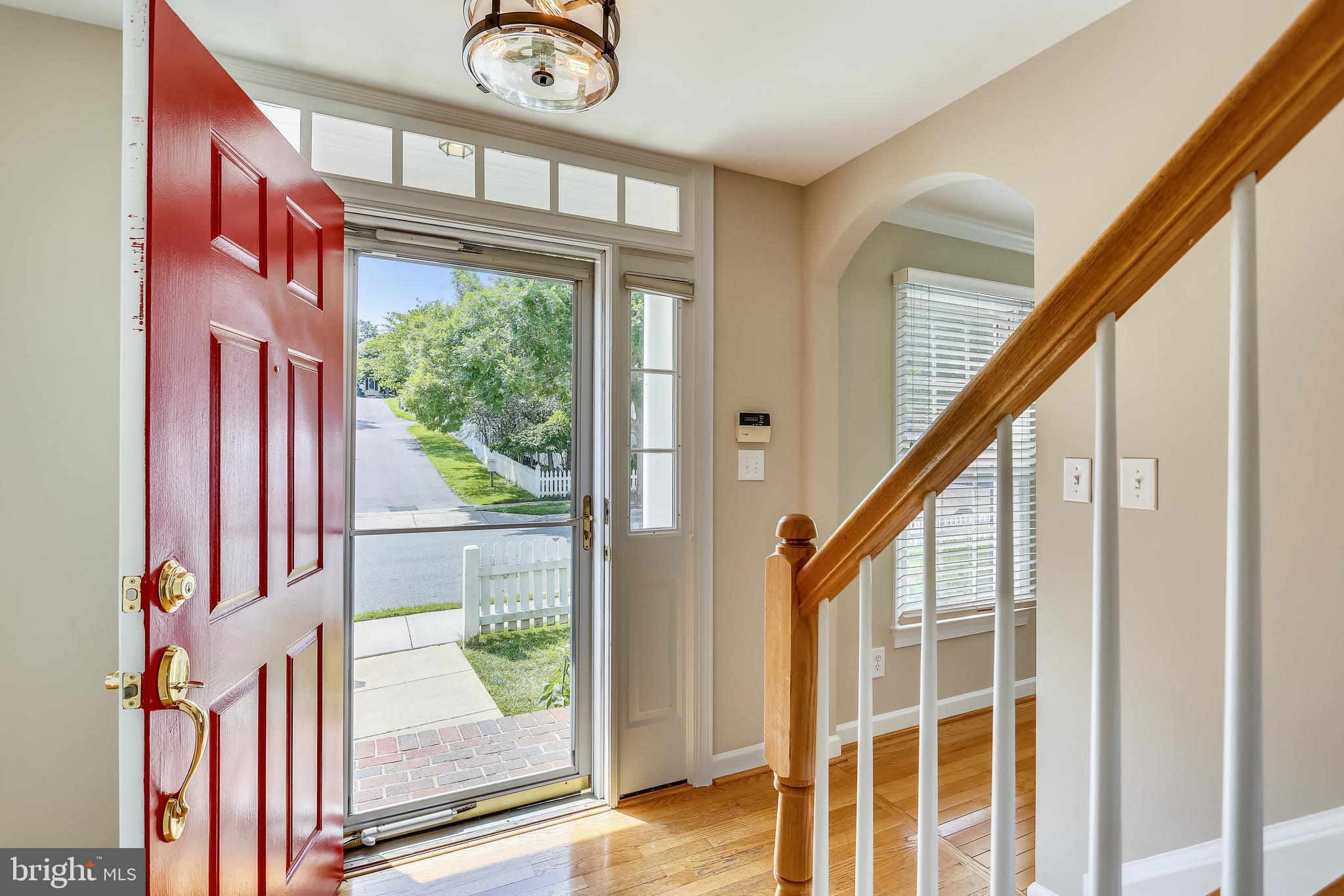 123 Little Quarry Road Gaithersburg, MD 20878 - Photo 3 of 64 Entry foyer w/decorator lighting