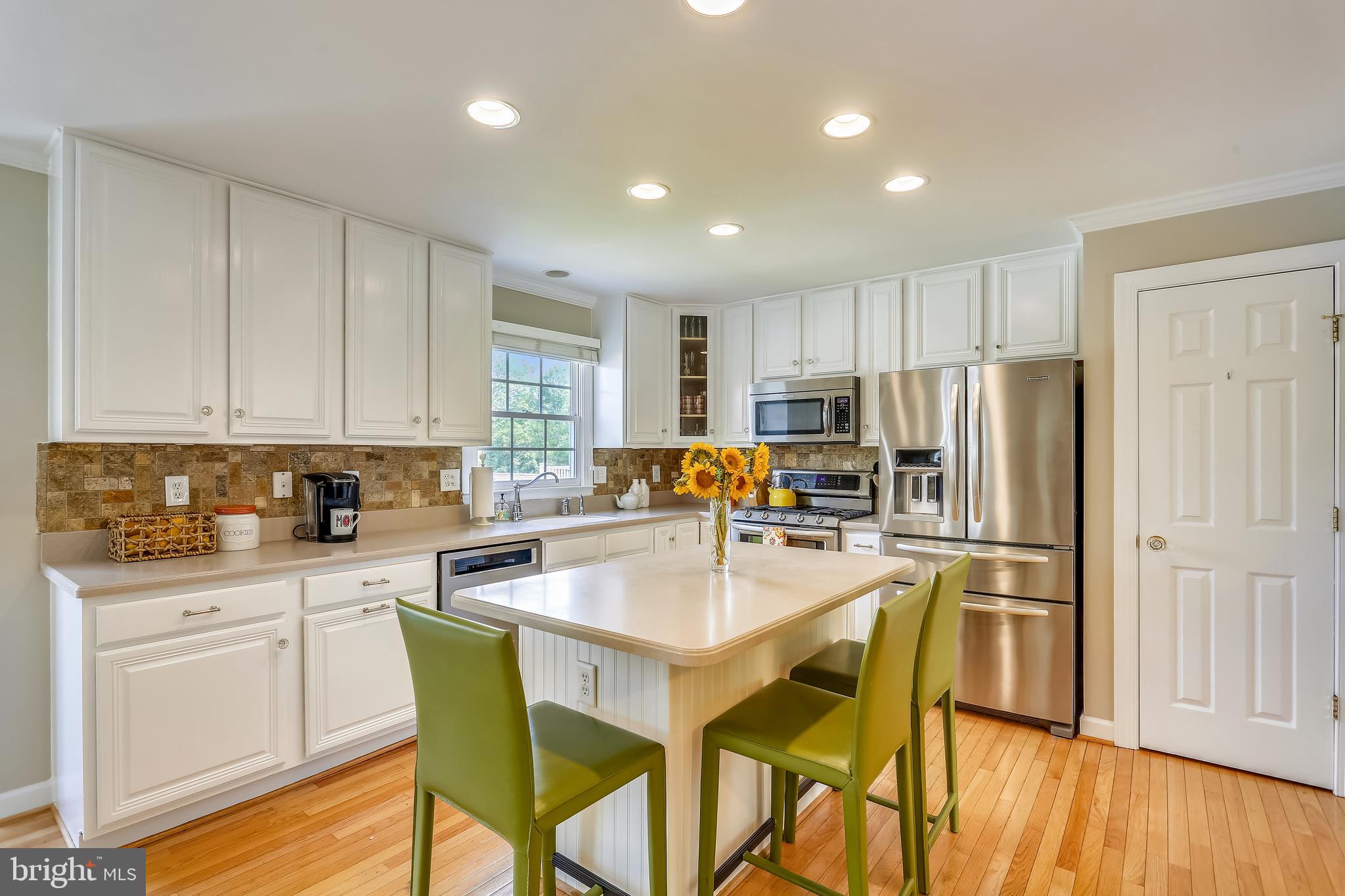 123 Little Quarry Road Gaithersburg, MD 20878 - Photo 5 of 64 Kitchen updated w/granite & stainless