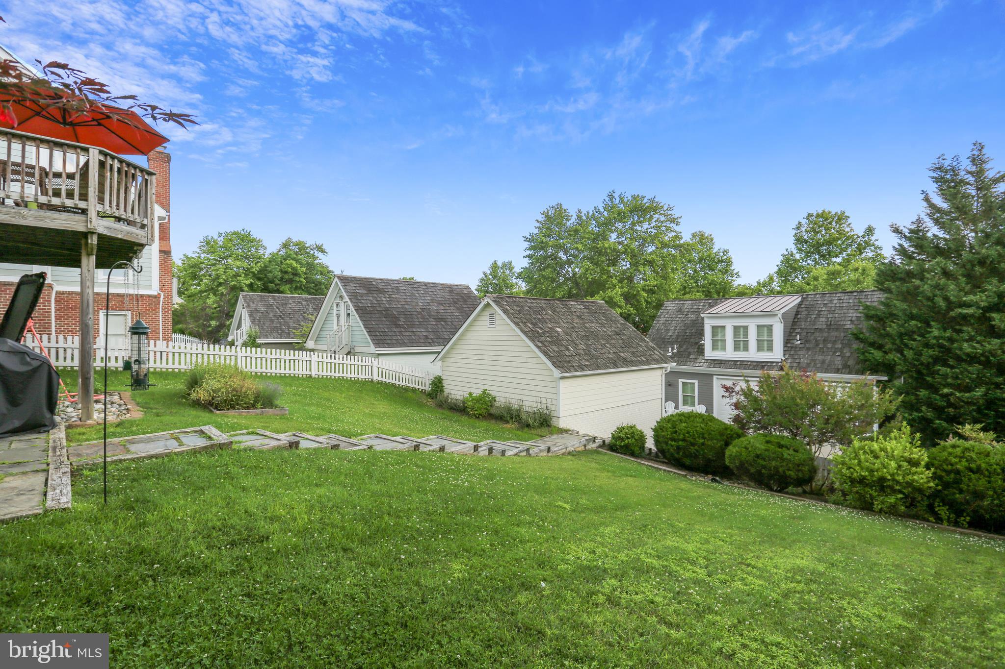 123 Little Quarry Road Gaithersburg, MD 20878 - Photo 42 of 64 Big yard and lawn