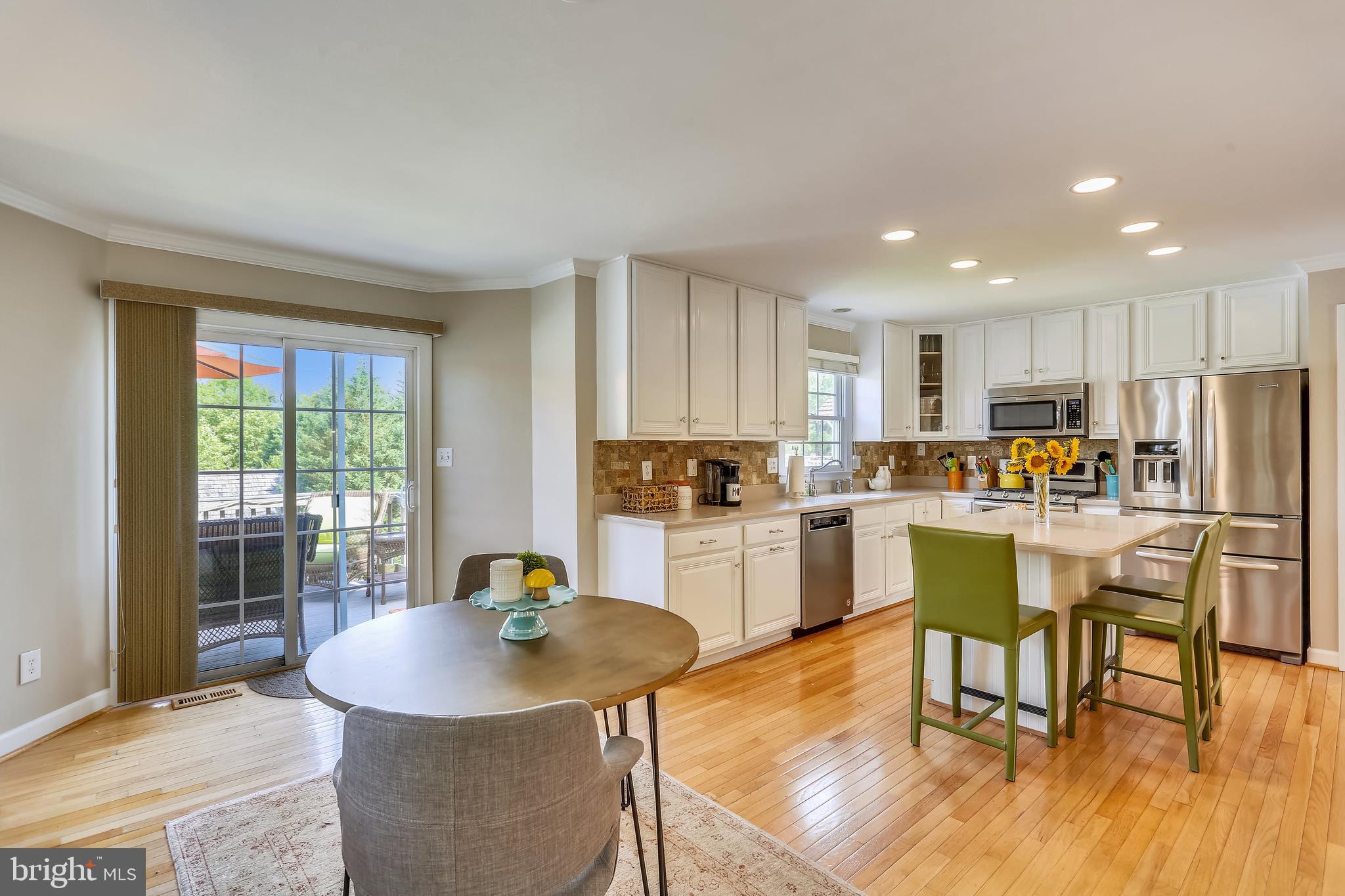123 Little Quarry Road Gaithersburg, MD 20878 - Photo 7 of 64 Sunny breakfast area adjoins kitchen