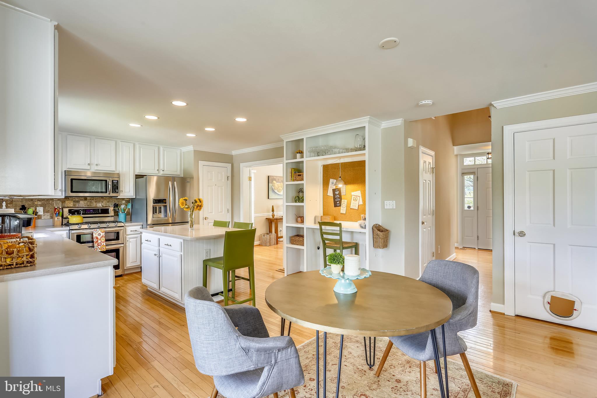 123 Little Quarry Road Gaithersburg, MD 20878 - Photo 8 of 64 Breakfast area adjoins kitchen
