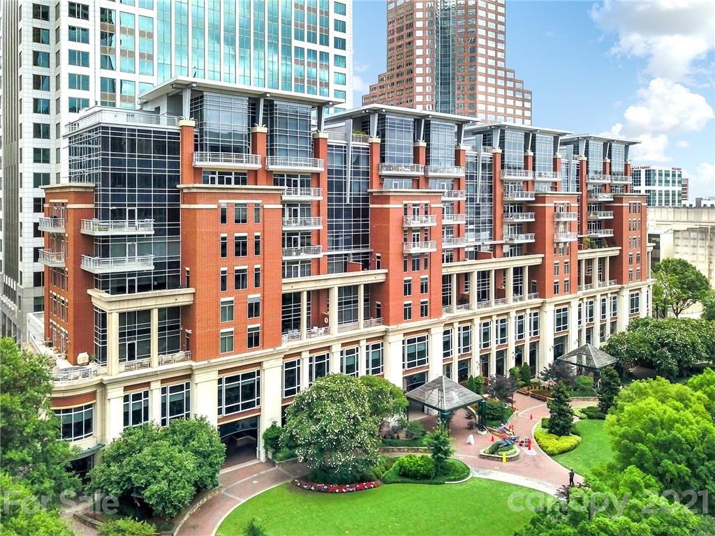 435 South Tryon Street, Unit 706 Charlotte, NC 28202 - Photo 1 of 40 front view of a large building