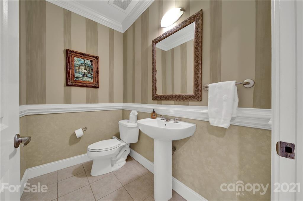 435 South Tryon Street, Unit 706 Charlotte, NC 28202 - Photo 11 of 40 a bathroom with a toilet sink and mirror