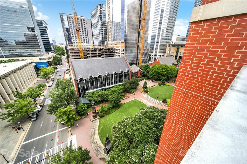 435 South Tryon Street, Unit 706 Charlotte, NC 28202 - Photo 39 of 40 a view of balcony with garden