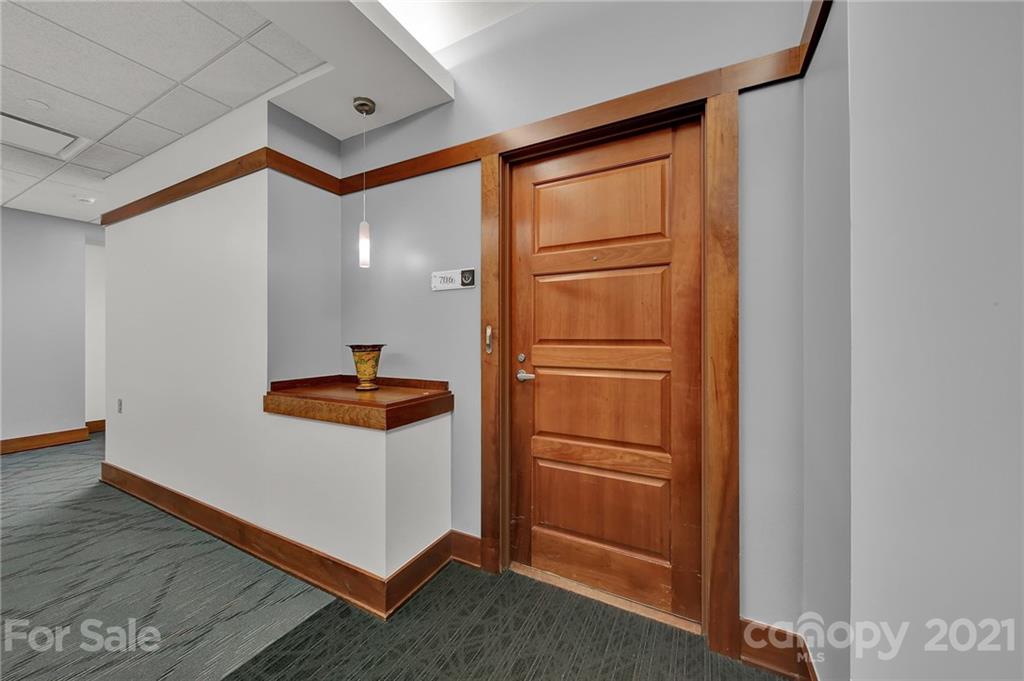435 South Tryon Street, Unit 706 Charlotte, NC 28202 - Photo 40 of 40 a hallway with washer and dryer