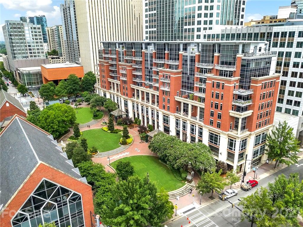 435 South Tryon Street, Unit 706 Charlotte, NC 28202 - Photo 6 of 40 a view of building with a garden and plants