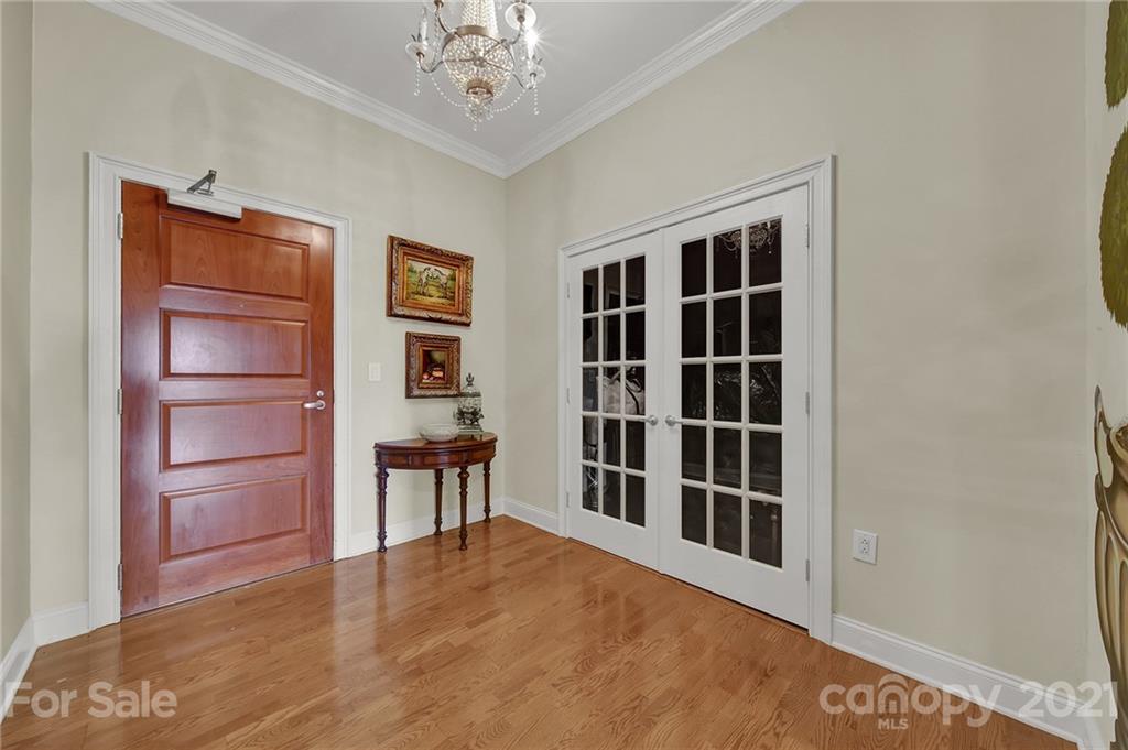 435 South Tryon Street, Unit 706 Charlotte, NC 28202 - Photo 7 of 40 a view of an empty room with a cabinet and workspace