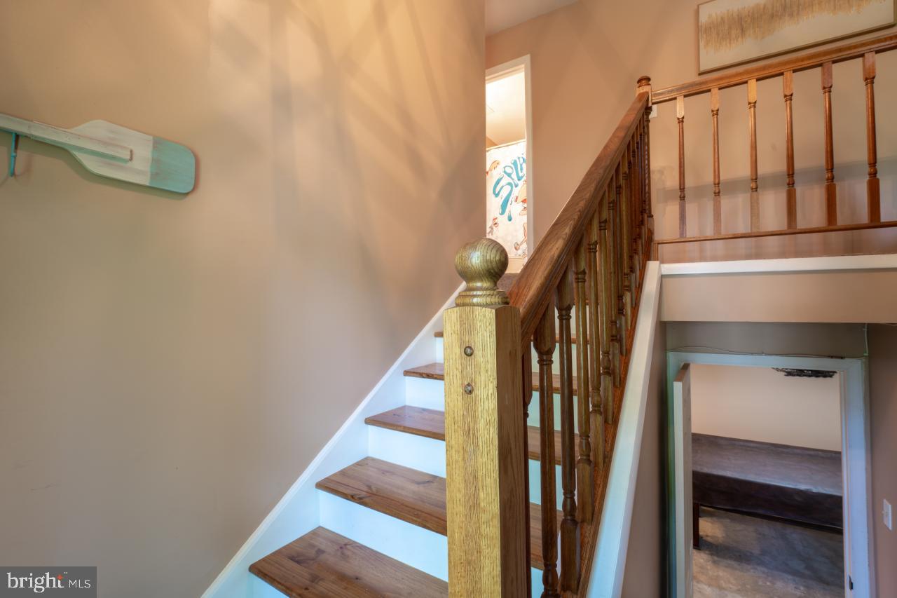 2125 Oak Road Port Republic, MD 20676 - Photo 9 of 39 Stairwell