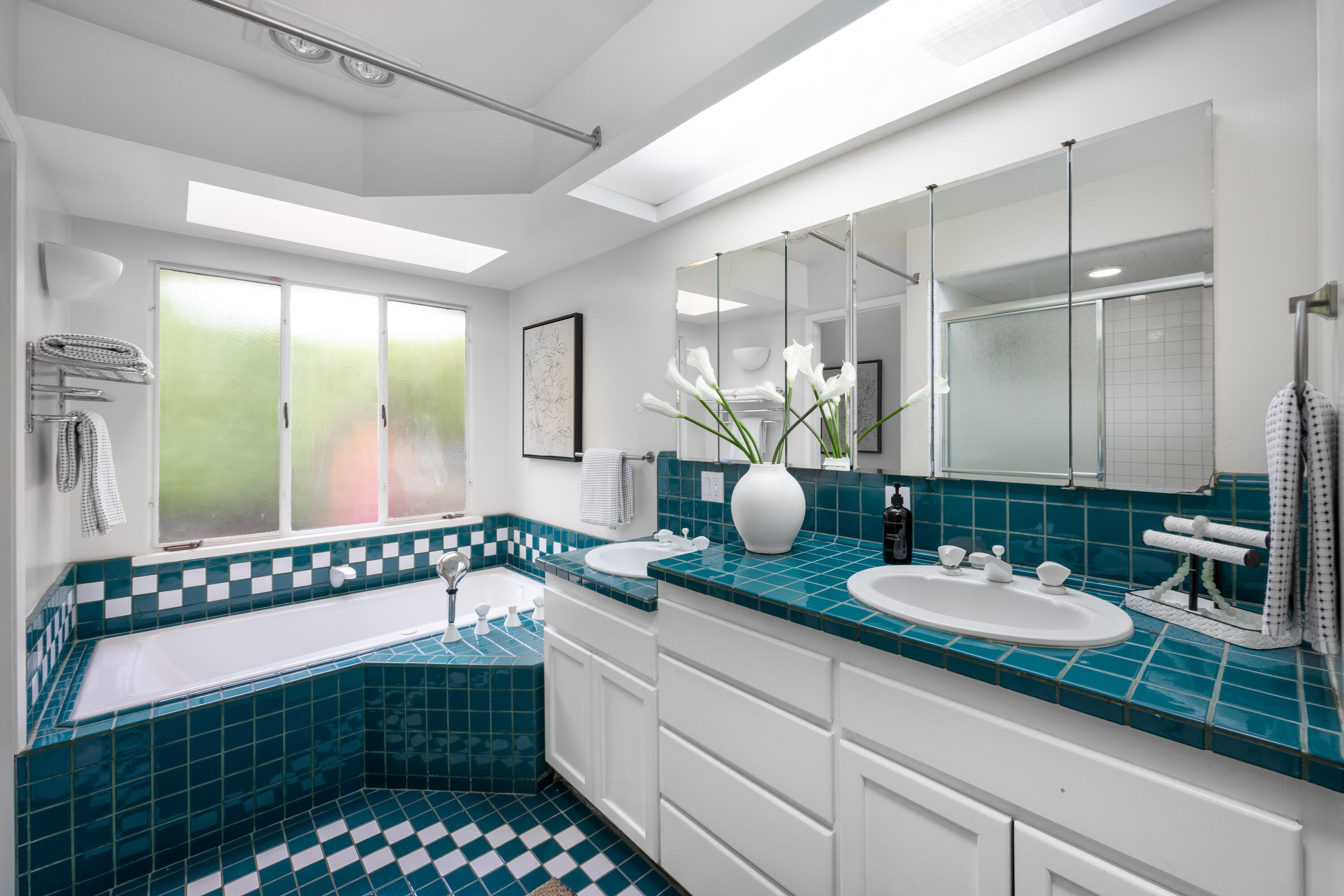 4 El Arco Drive Santa Barbara, CA 93105 - Photo 12 of 26 a bathroom with a sink and a mirror