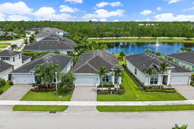 $727,500 | 4713 Southwest Briarwood Court, Stuart, FL 34997