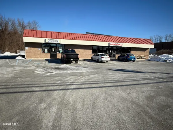 $15 | 222 Dix Avenue, Glens Falls, NY 12801