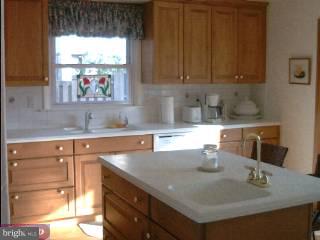 526 Susquehanna Road Huntingdon Valley, PA 19006 - Photo 4 of 5