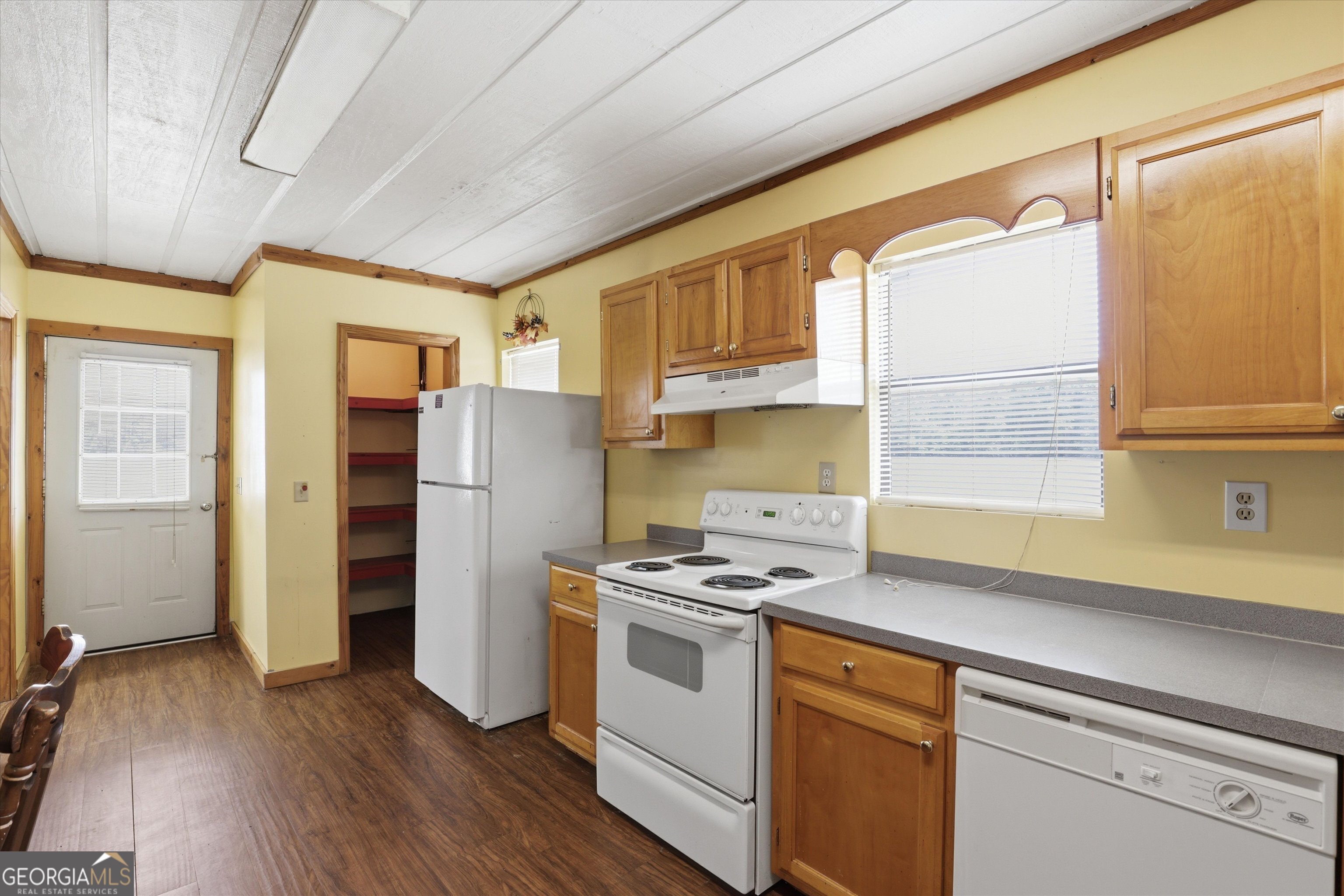 1525 Myron Hart Road Coolidge, GA 31738 - Photo 13 of 58 a kitchen with stainless steel appliances a refrigerator and a stove