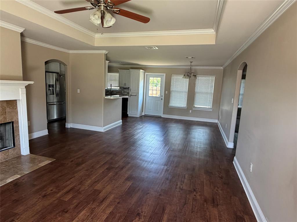 520 Big Red Circle Haughton, LA 71037 - Photo 2 of 25 Expansive living area featuring rich wood-finish flooring