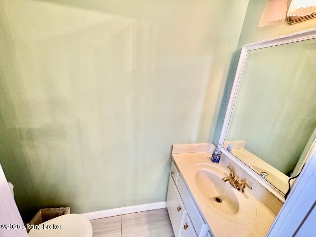 308 Covington Avenue Springfield, KY 40069 - Photo 23 of 51 023_Half bath