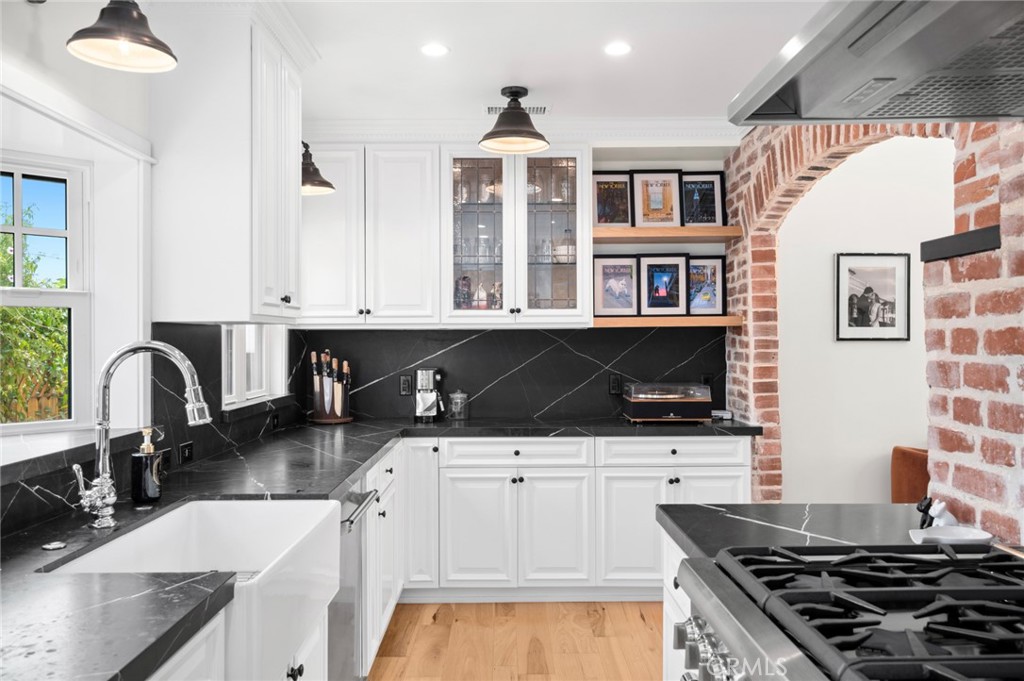 615 Seaview Street Laguna Beach, CA 92651 - Photo 11 of 33