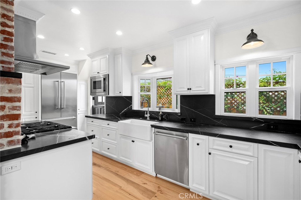 615 Seaview Street Laguna Beach, CA 92651 - Photo 15 of 33