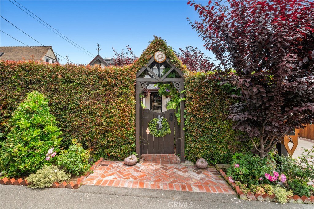 615 Seaview Street Laguna Beach, CA 92651 - Photo 7 of 33