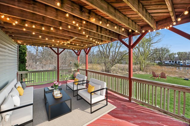 27884 West Riverside Drive Antioch, IL 60002 - Photo 44 of 45 a view of sitting space with lounge chairs