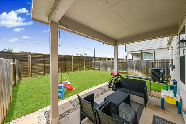 a view of a house with backyard and porch